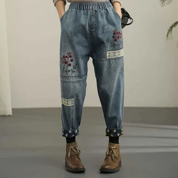 2021, Весенний художественный стиль, женские эластичные повседневные джинсы с цветочной вышивкой, винтажные кружевные джинсовые шаровары в стиле пэчворк V238